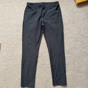 Vuori Meta Pants Men’s Size 32x28” Gray Grey Stretchy Athletic Slim Fit